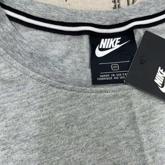 Nike Sportswear Women's Jersey Crew (Plus Size) - Picture 4 of 6